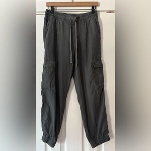 Anthropologie Cloth and Stone Viscose Cropped Cargo Pants Size Extra Small EUC‎